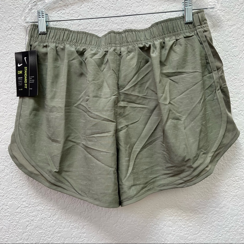 ✨Sold✨Nike • Tempo Women’s Running Shorts - Picture 4 of 8